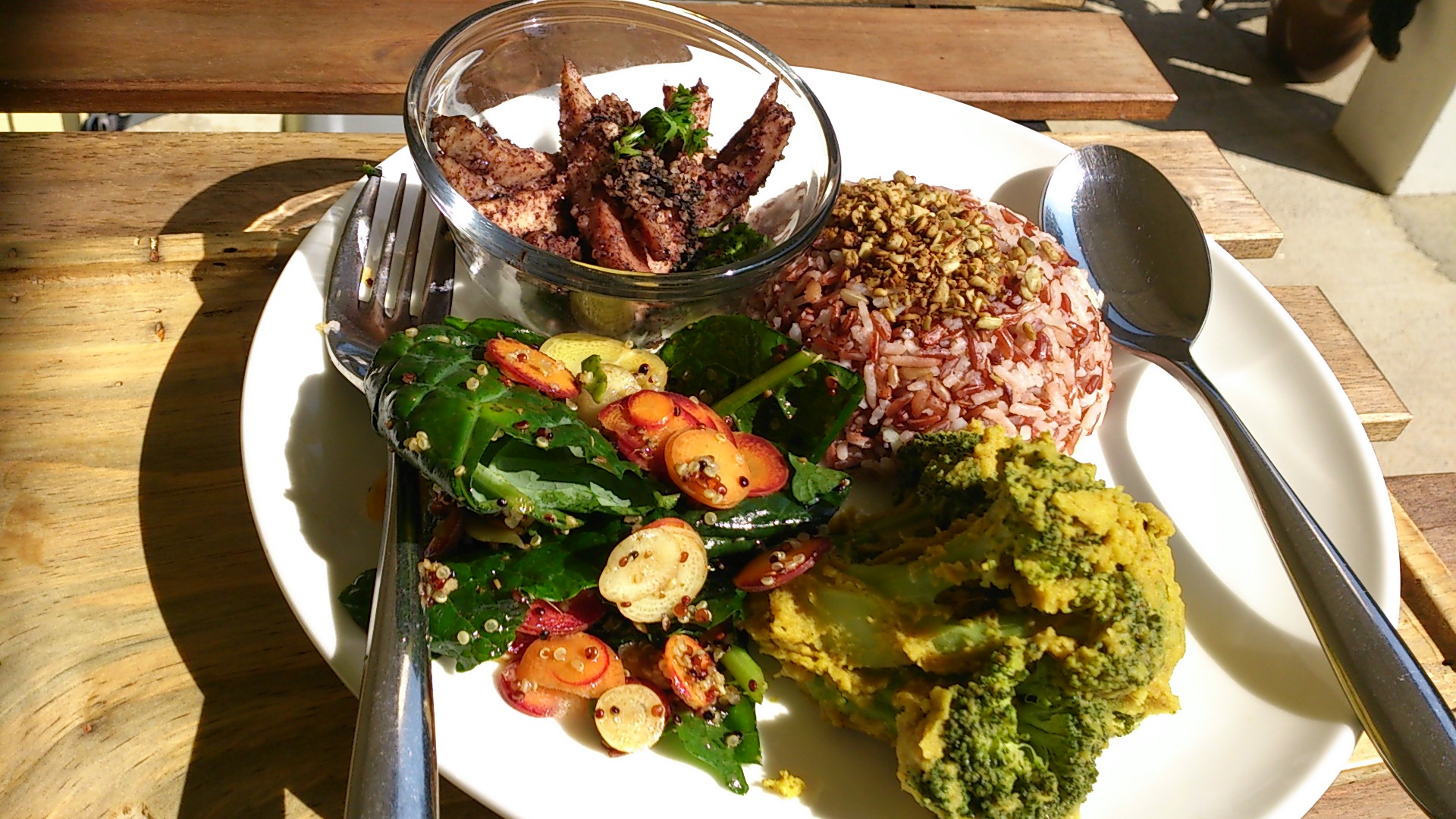 健康、美味及低碳，是綠匯學苑的低碳餐廳 「慧食堂」的食品特色。